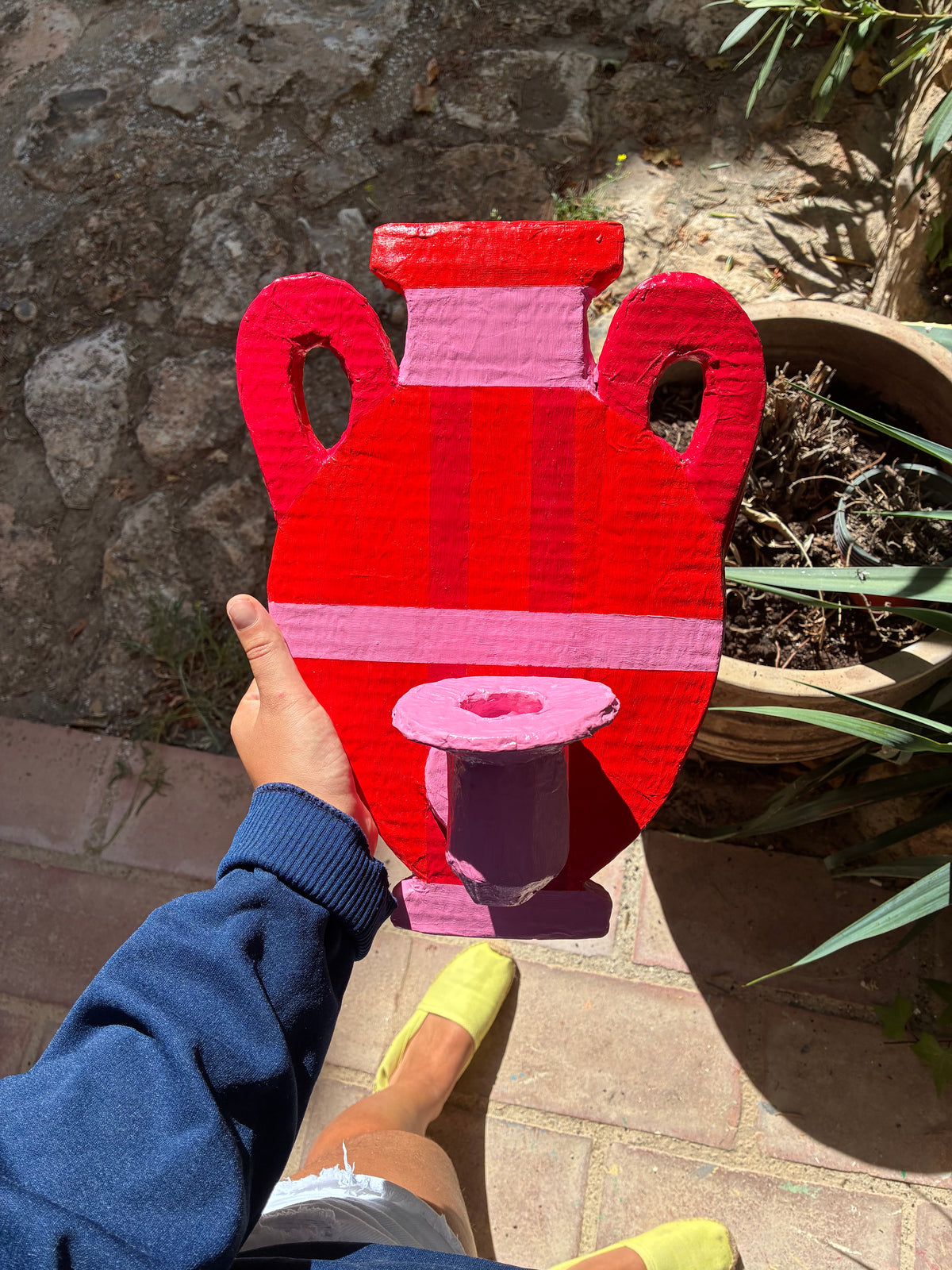 Amphora applique papier-maché