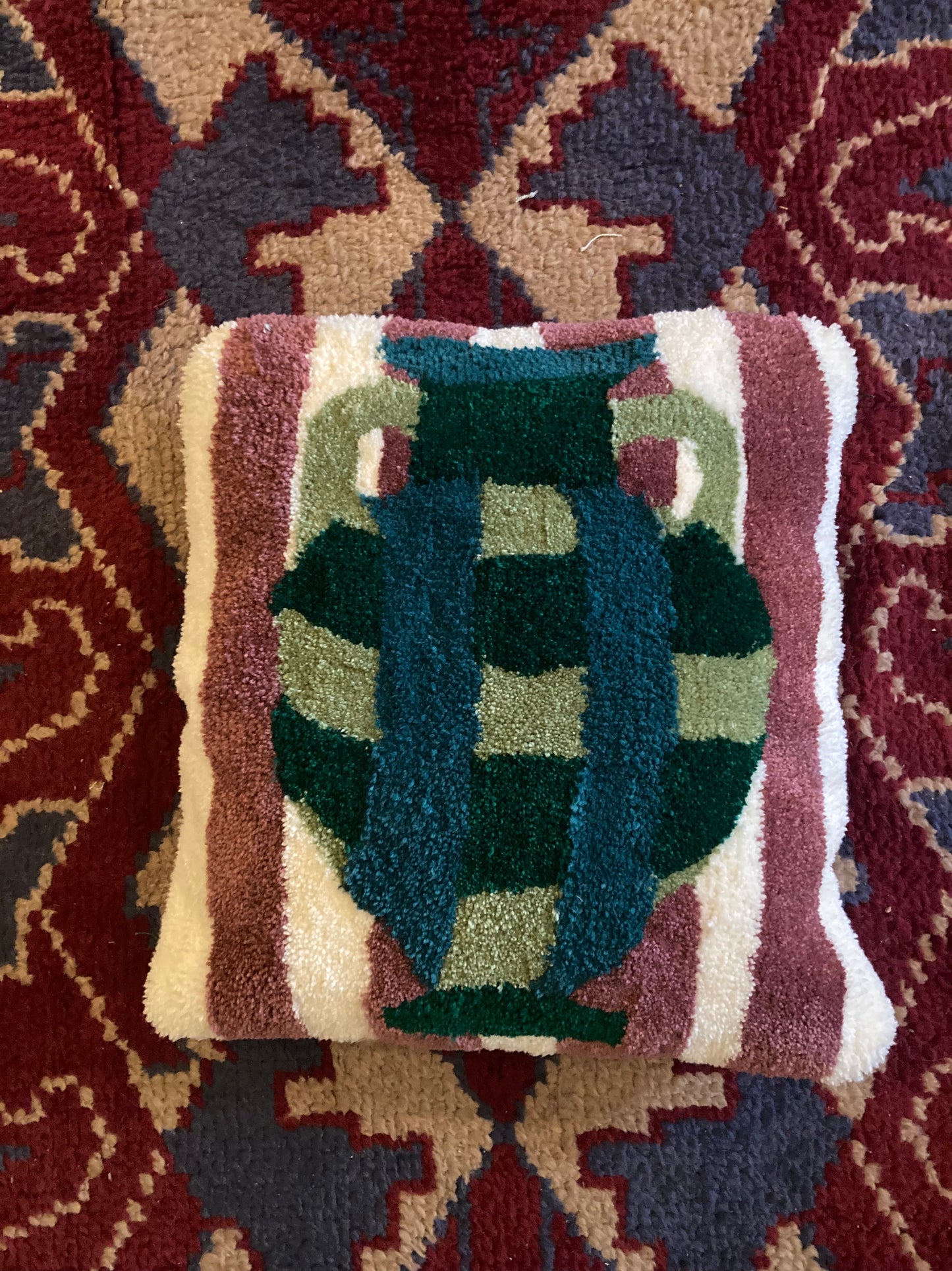 Amphora cushion Green