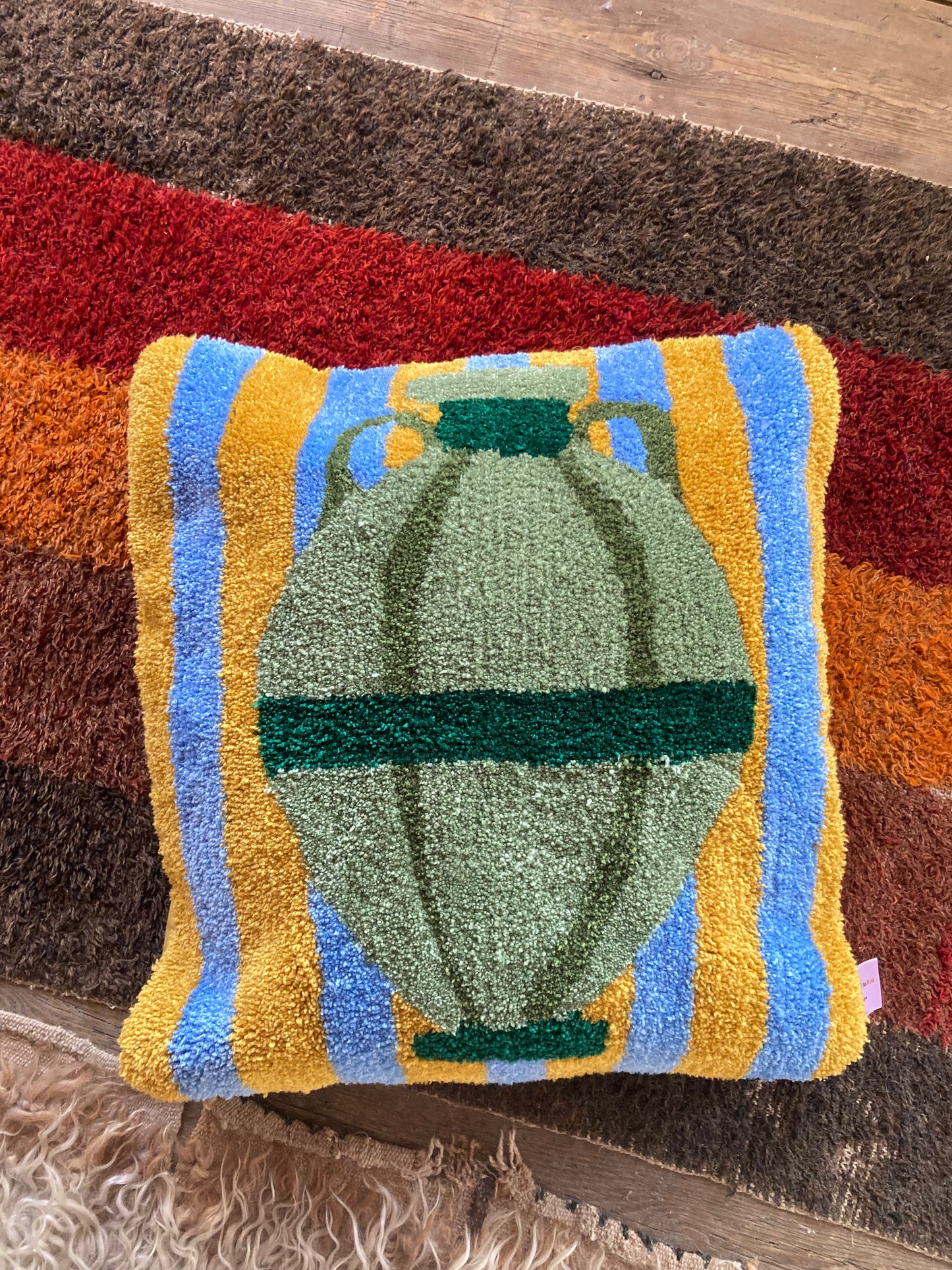 Big amphora green cushion